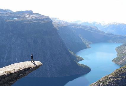 "Trolltunga" أجمل موقع طبيعي لعام 2012